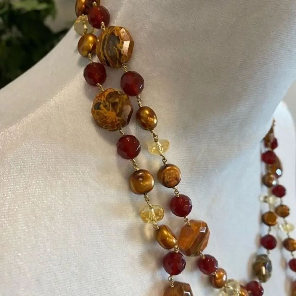 Double strand necklace Unique blend of beads and pearls. Toggle closure